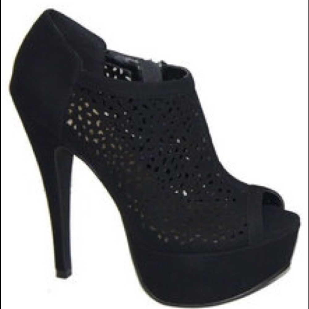 QUPID Confess-40 Black Peep Toe Platform Heels